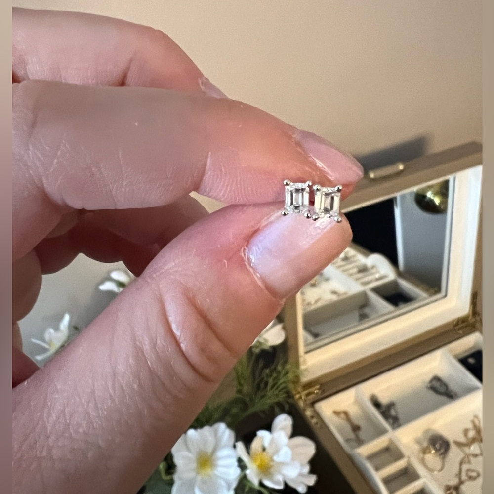 *SOLD DO NOT BUY* Diamond Studs